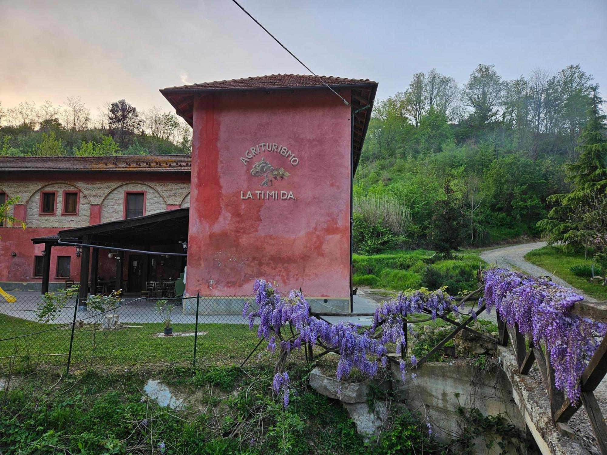 Agriturismo La.Ti.Mi.Da. Кассине Экстерьер фото